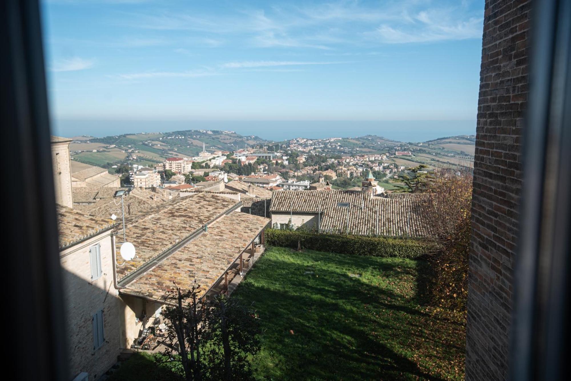 Palazzo Capparucci - Dimora Storica Hotell Fermo Exteriör bild